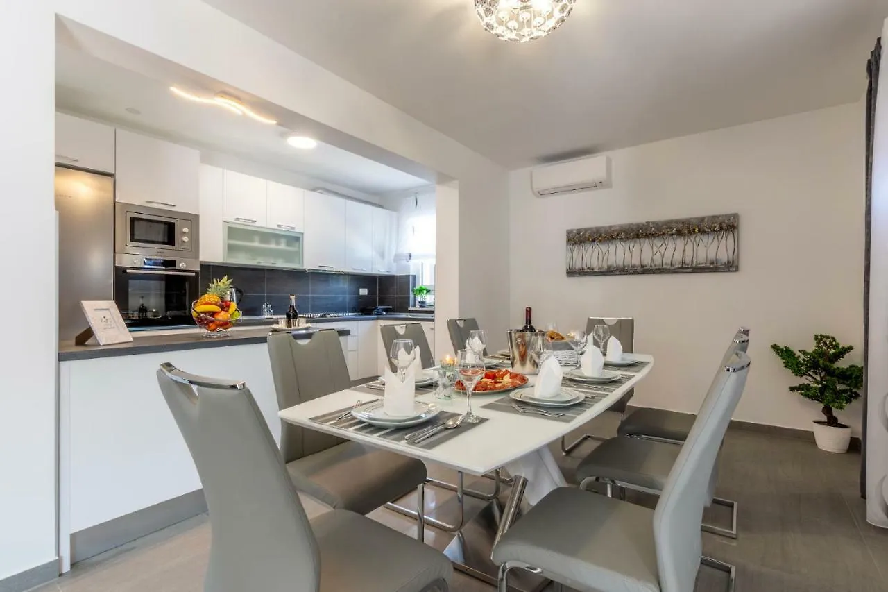 Apartment Villa Magnolia By Split